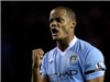 Kompany tổ chức "thi cổ động" trước trận derby Manchester